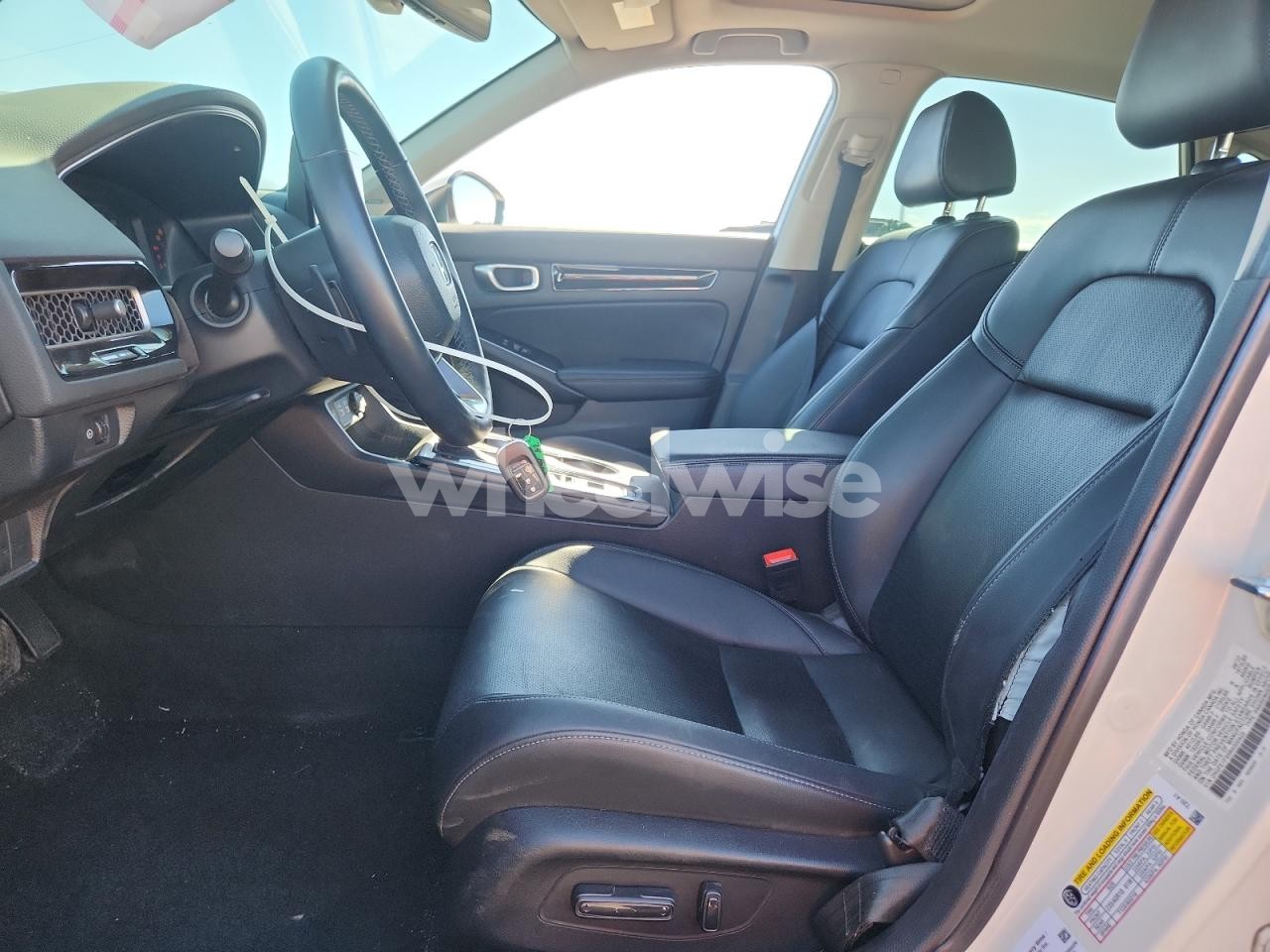 Photo 7 of 2024 HONDA CIVIC TOURING (VIN 2HGFE1F95RH300425)