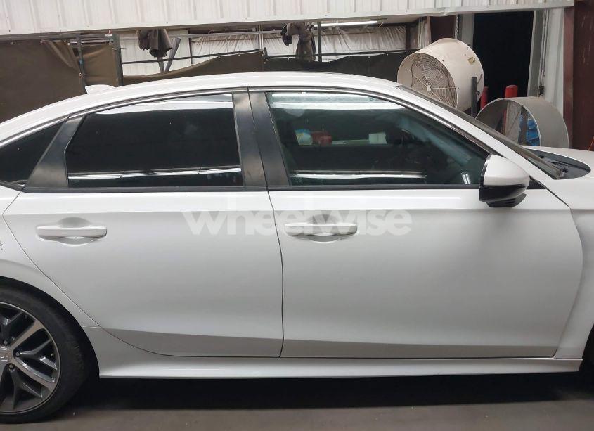 Photo 13 of 2022 Honda Civic TOURING (VIN 2HGFE1F96NH302825)