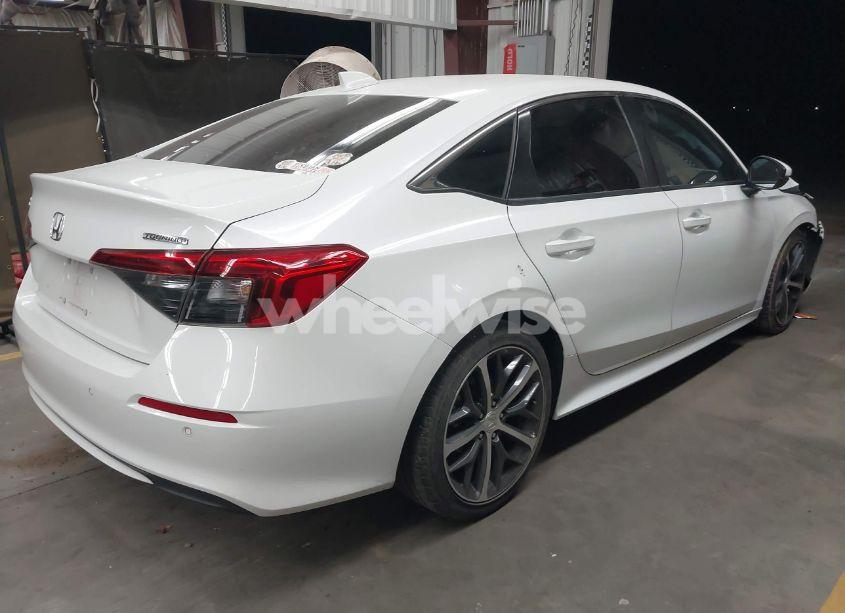 Photo 4 of 2022 Honda Civic TOURING (VIN 2HGFE1F96NH302825)