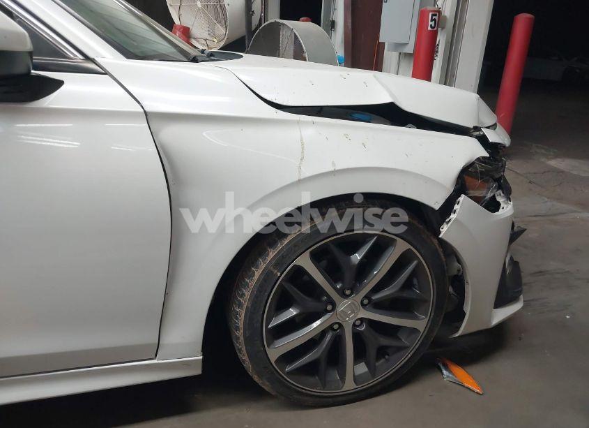 Photo 6 of 2022 Honda Civic TOURING (VIN 2HGFE1F96NH302825)