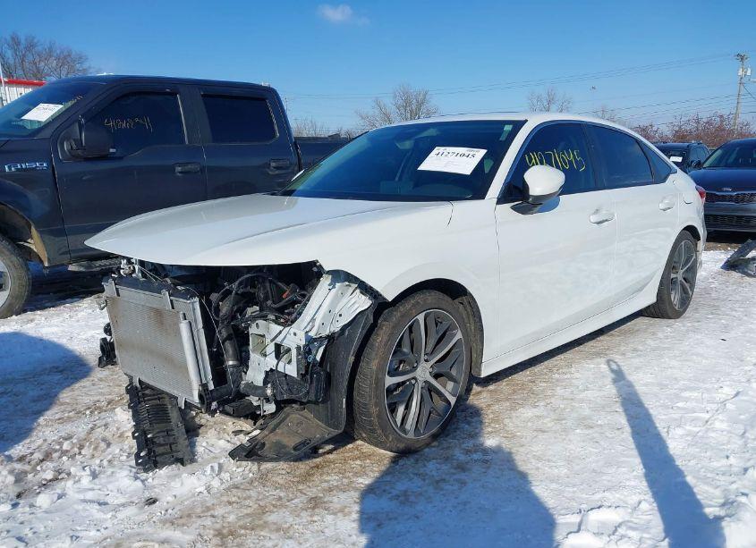 Photo 2 of 2024 Honda Civic TOURING (VIN 2HGFE1F9XRH304387)