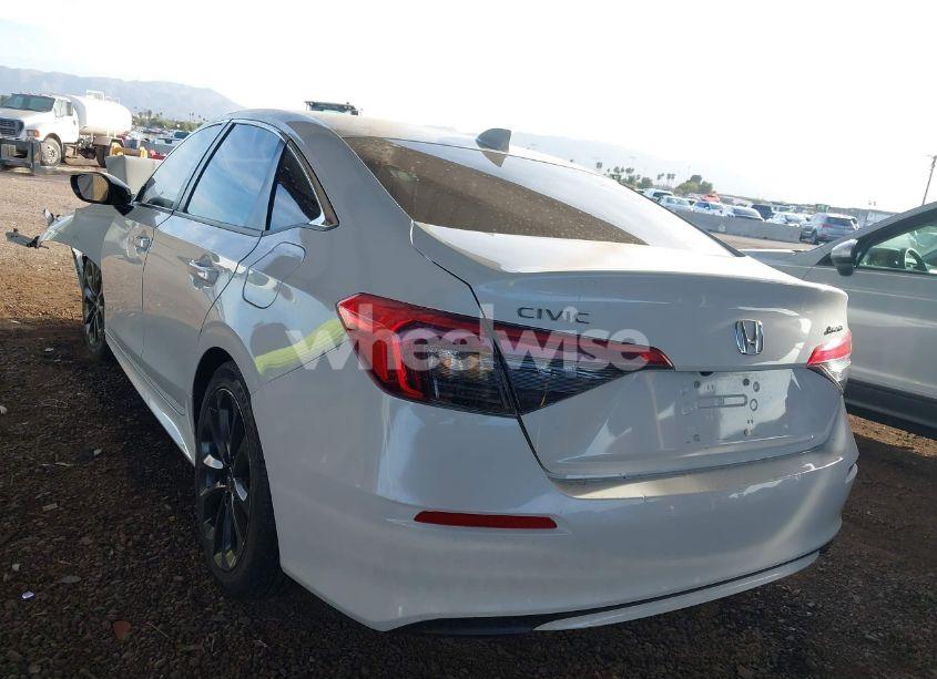 Photo 3 of 2022 Honda Civic LX (VIN 2HGFE2F26NH546709)