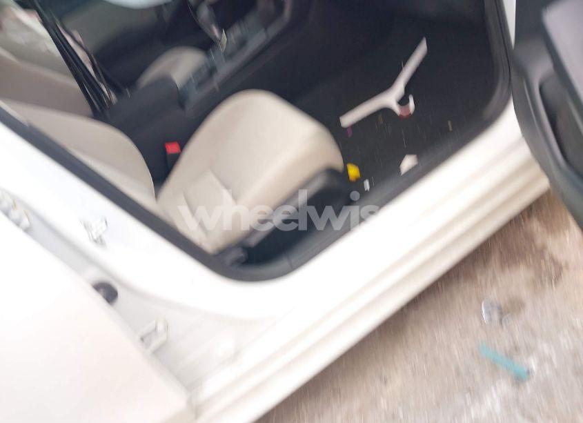 Photo 5 of 2022 Honda Civic LX (VIN 2HGFE2F28NH518488)