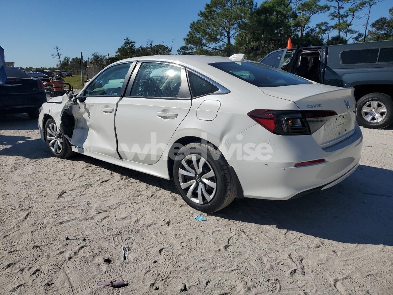 Photo 2 of 2026 HONDA CIVIC LX (VIN 2HGFE2F2XTH527724)