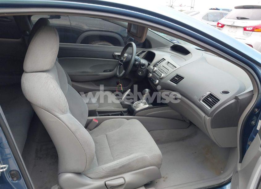 Photo 5 of 2008 Honda Civic LX (VIN 2HGFG12698H551999)