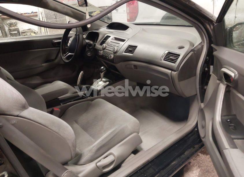 Photo 5 of 2010 Honda Civic LX (VIN 2HGFG1B64AH515871)