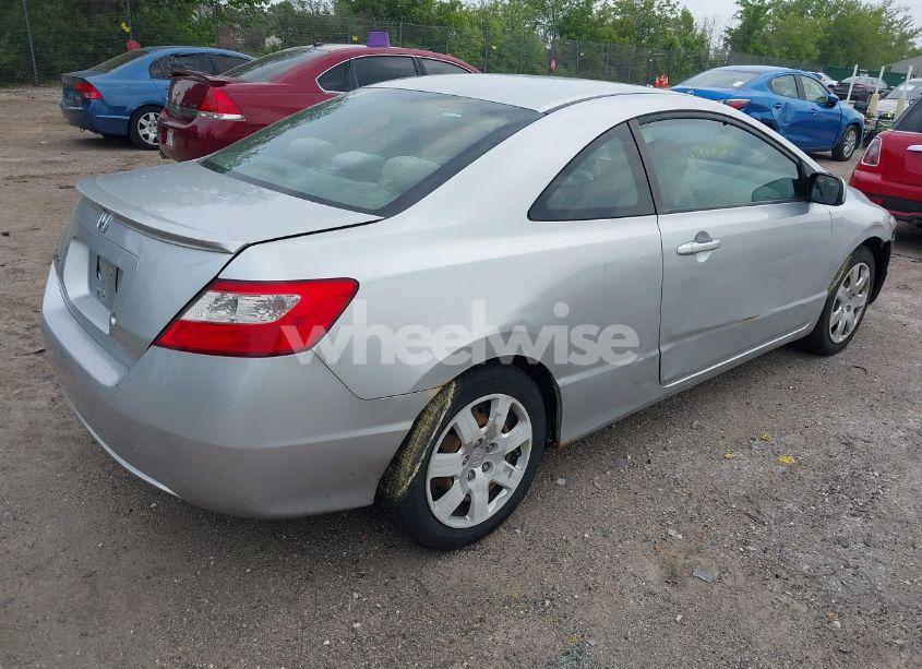 Photo 4 of 2011 Honda Civic LX (VIN 2HGFG1B67BH511217)