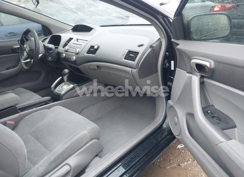 Photo 5 of 2011 Honda Civic LX (VIN 2HGFG1B68BH503868)