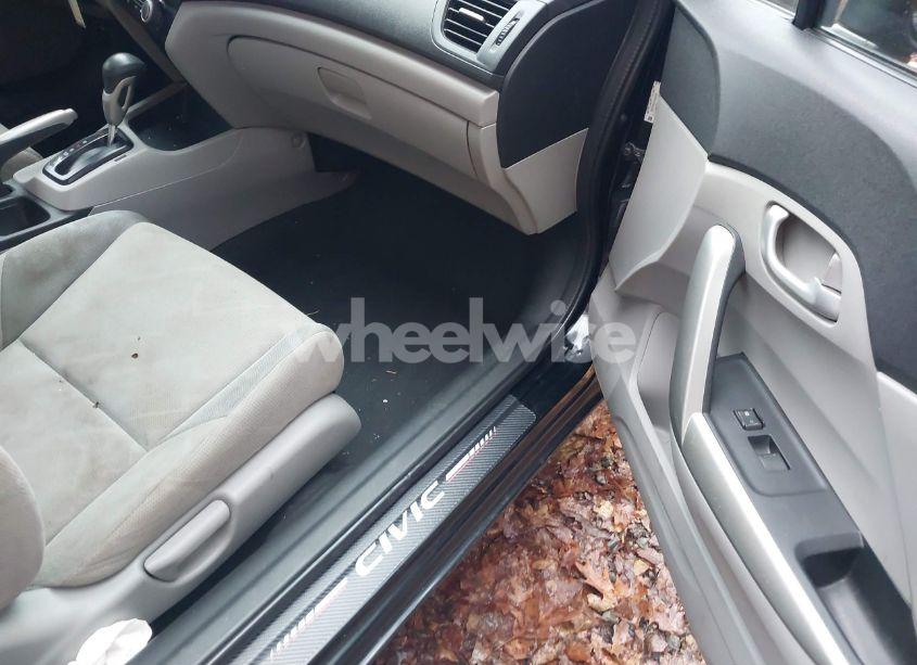 Photo 5 of 2012 Honda Civic LX (VIN 2HGFG3B53CH559396)