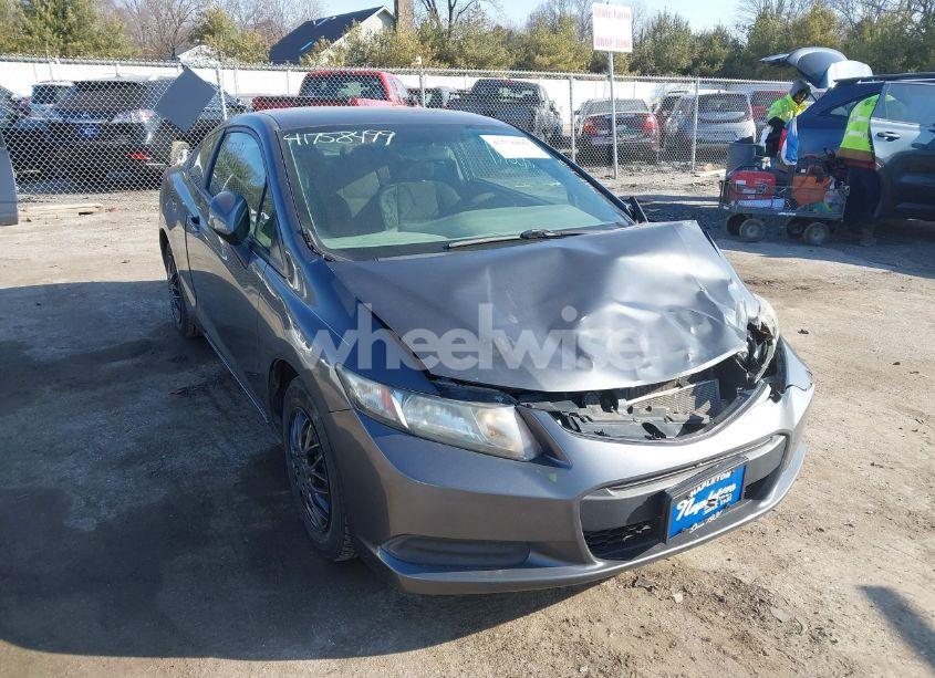 2013 Honda Civic LX (VIN 2HGFG3B5XDH520600) main photo