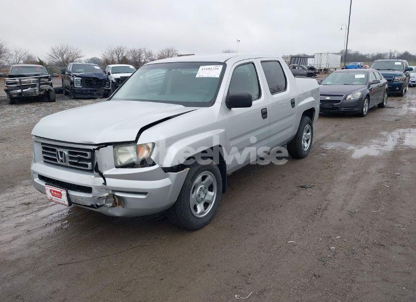 Photo 2 of 2008 Honda Ridgeline RT (VIN 2HJYK16218H526023)