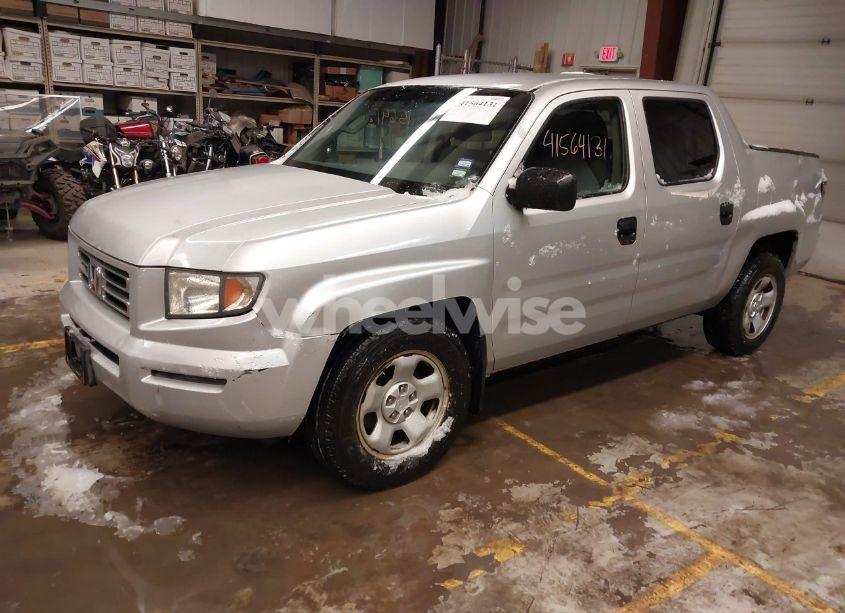 Photo 2 of 2006 Honda Ridgeline RT (VIN 2HJYK16246H543685)