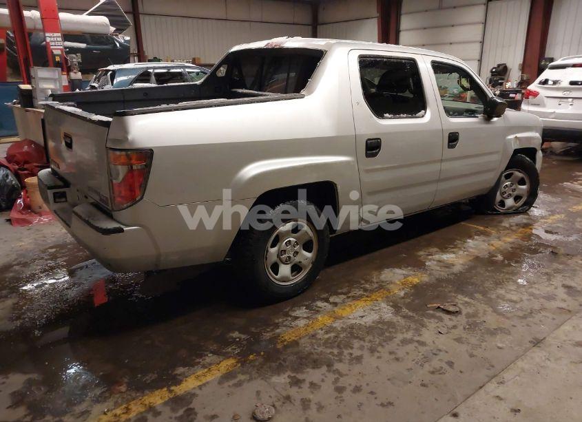Photo 4 of 2006 Honda Ridgeline RT (VIN 2HJYK16246H543685)