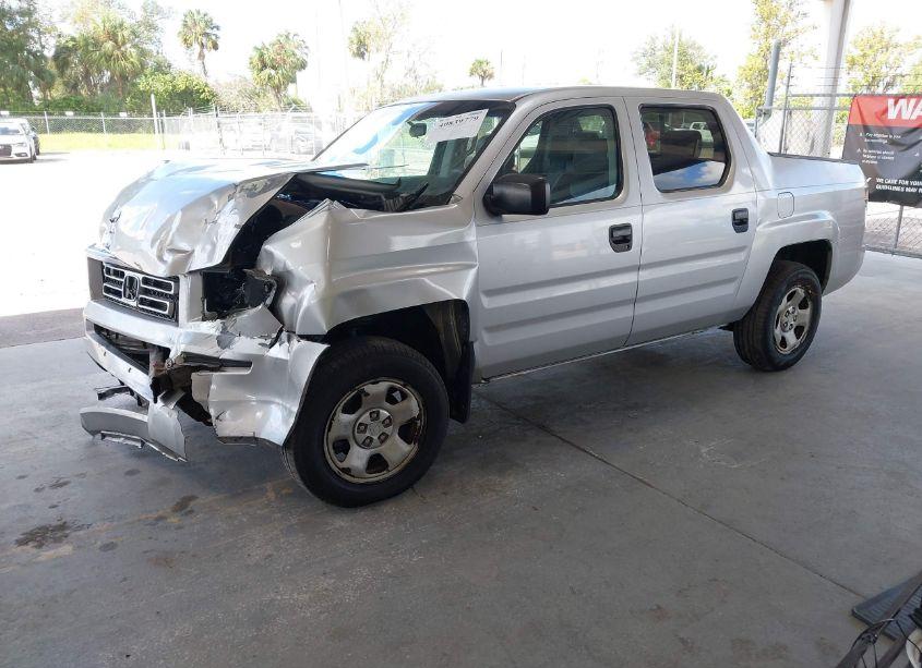 Photo 2 of 2006 Honda Ridgeline RT (VIN 2HJYK16266H568152)
