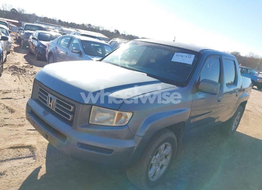 Photo 2 of 2006 Honda Ridgeline RTS (VIN 2HJYK16426H561412)