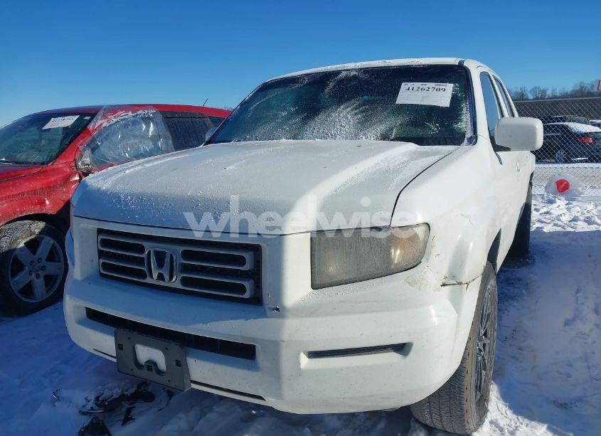 Photo 2 of 2006 Honda Ridgeline RTS (VIN 2HJYK16446H576090)