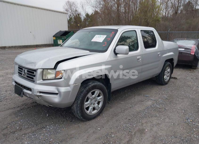 Photo 2 of 2006 Honda Ridgeline RTS (VIN 2HJYK16456H506355)