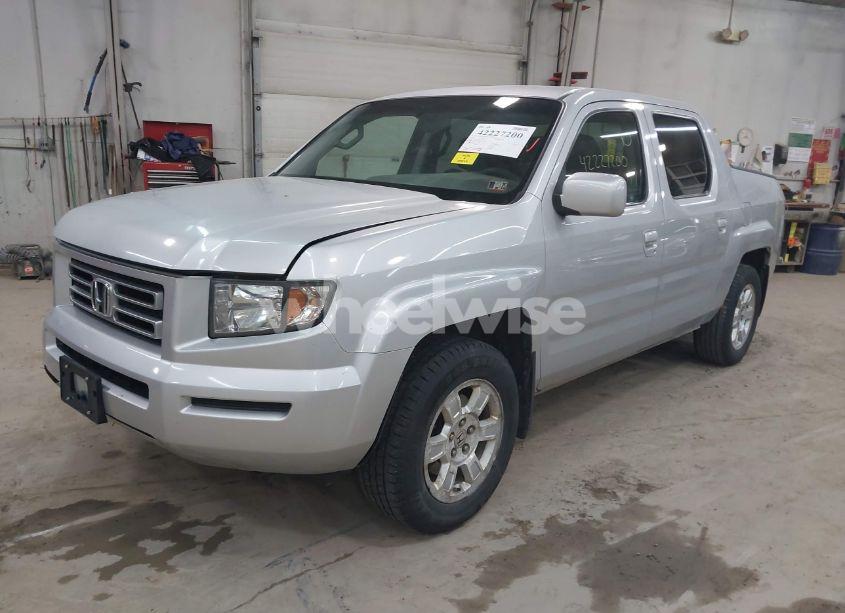 Photo 2 of 2008 Honda Ridgeline RTS (VIN 2HJYK16478H523712)