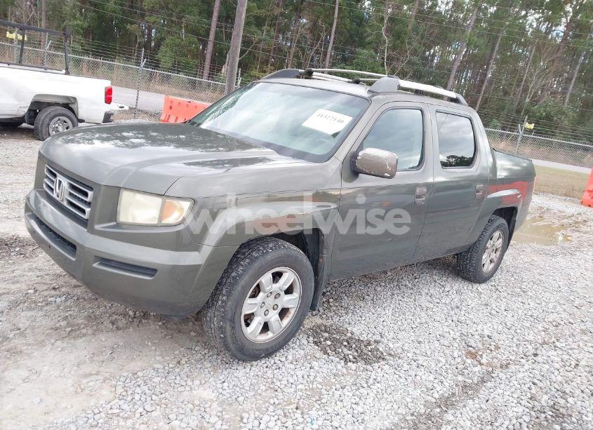 Photo 2 of 2006 Honda Ridgeline RTS (VIN 2HJYK16486H565089)