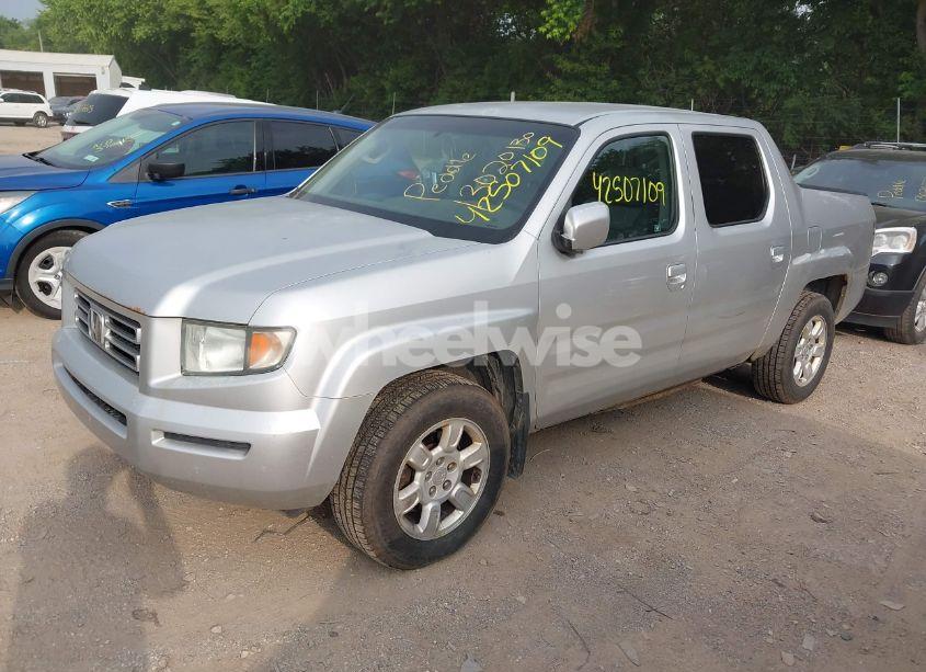 Photo 2 of 2006 Honda Ridgeline RTS (VIN 2HJYK16486H569014)