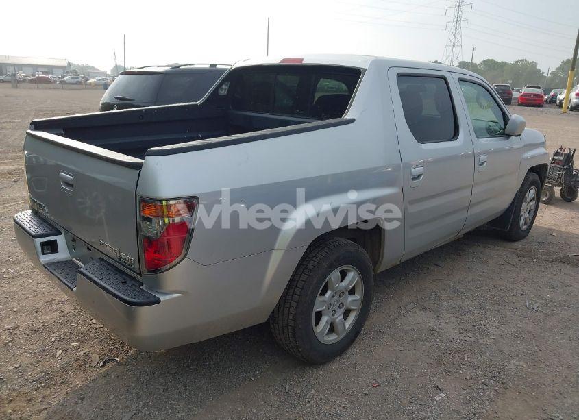 Photo 4 of 2006 Honda Ridgeline RTS (VIN 2HJYK16486H569014)