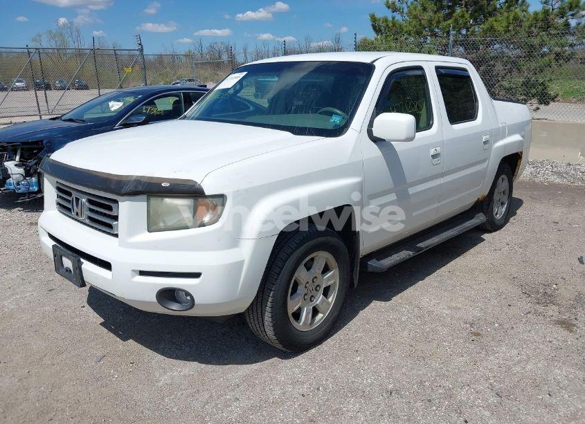 Photo 2 of 2008 Honda Ridgeline RTS (VIN 2HJYK16488H529857)