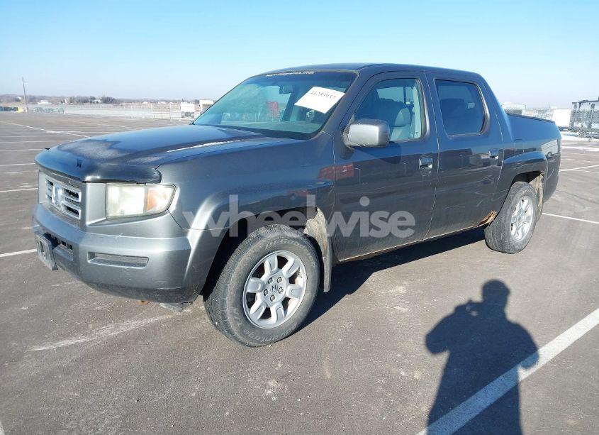 Photo 2 of 2007 Honda Ridgeline RTS (VIN 2HJYK164X7H540356)