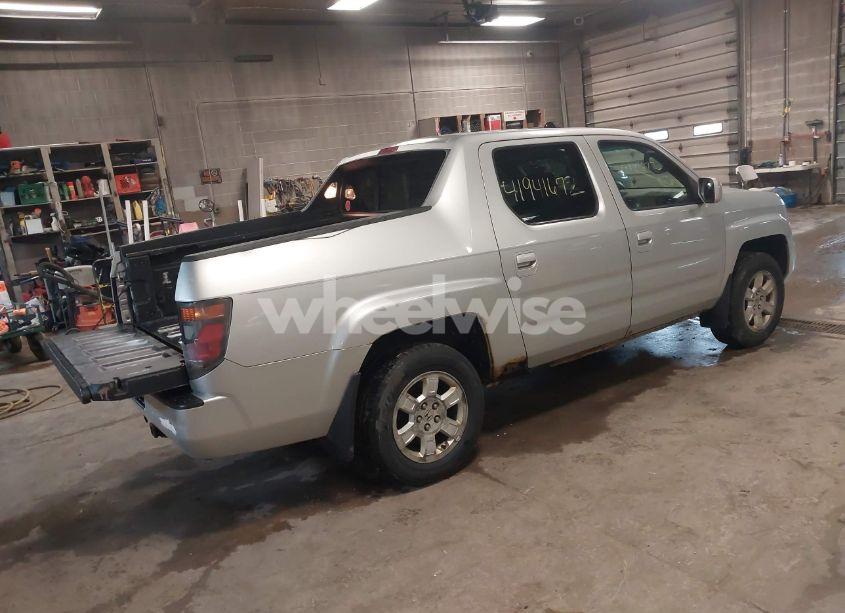 Photo 4 of 2008 Honda Ridgeline RTS (VIN 2HJYK164X8H520741)