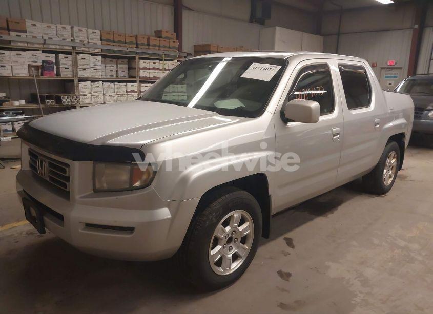 Photo 2 of 2008 Honda Ridgeline RTL (VIN 2HJYK16518H517686)