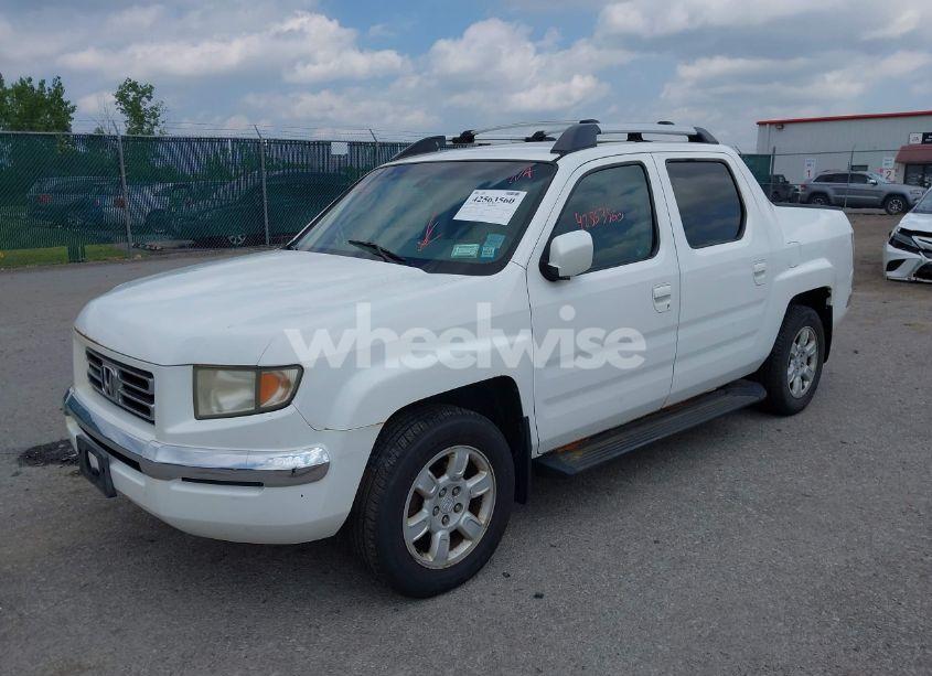 Photo 2 of 2006 Honda Ridgeline RTL (VIN 2HJYK16576H504714)