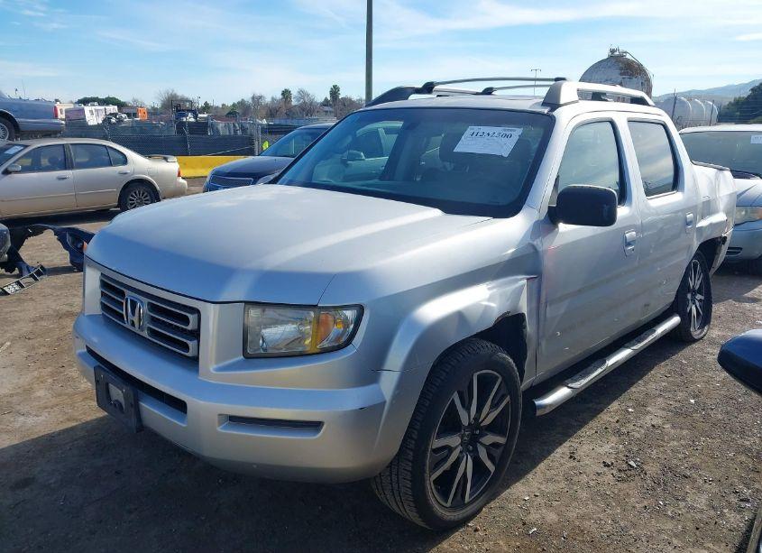 Photo 2 of 2006 Honda Ridgeline RTL (VIN 2HJYK16596H550092)