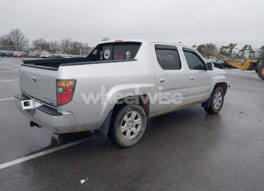 Photo 4 of 2006 Honda Ridgeline RTL (VIN 2HJYK165X6H502634)