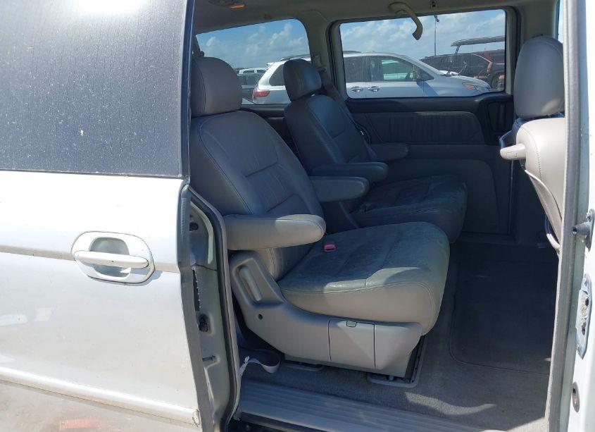 Photo 8 of 2002 Honda Odyssey EX-L (VIN 2HKRL189X2H551081)