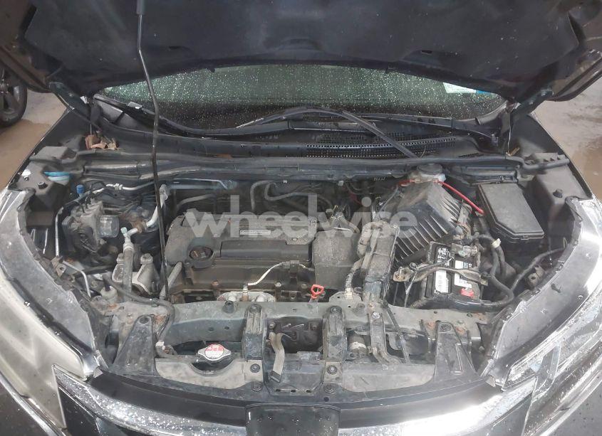 Photo 10 of 2016 Honda Cr-v LX (VIN 2HKRM4H30GH648145)