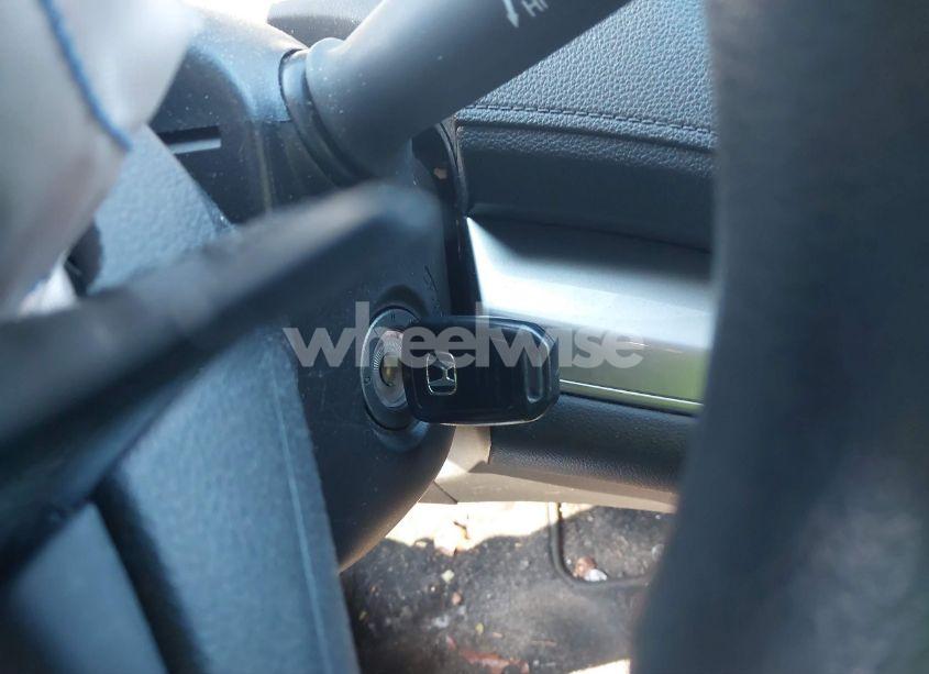 Photo 11 of 2015 Honda Cr-v LX (VIN 2HKRM4H39FH627910)