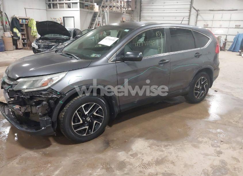 Photo 2 of 2016 Honda Cr-v SE (VIN 2HKRM4H4XGH613900)