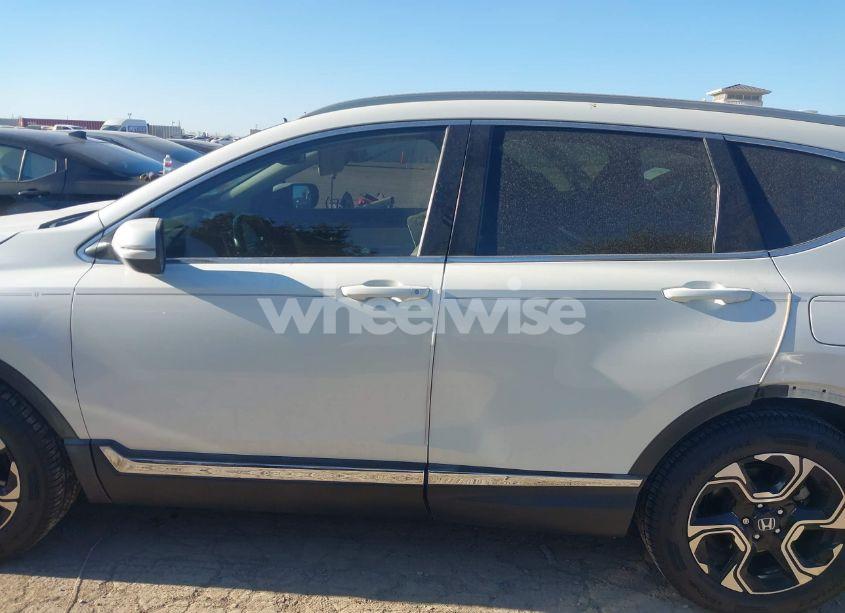 Photo 15 of 2018 Honda Cr-v TOURING (VIN 2HKRW1H98JH509238)