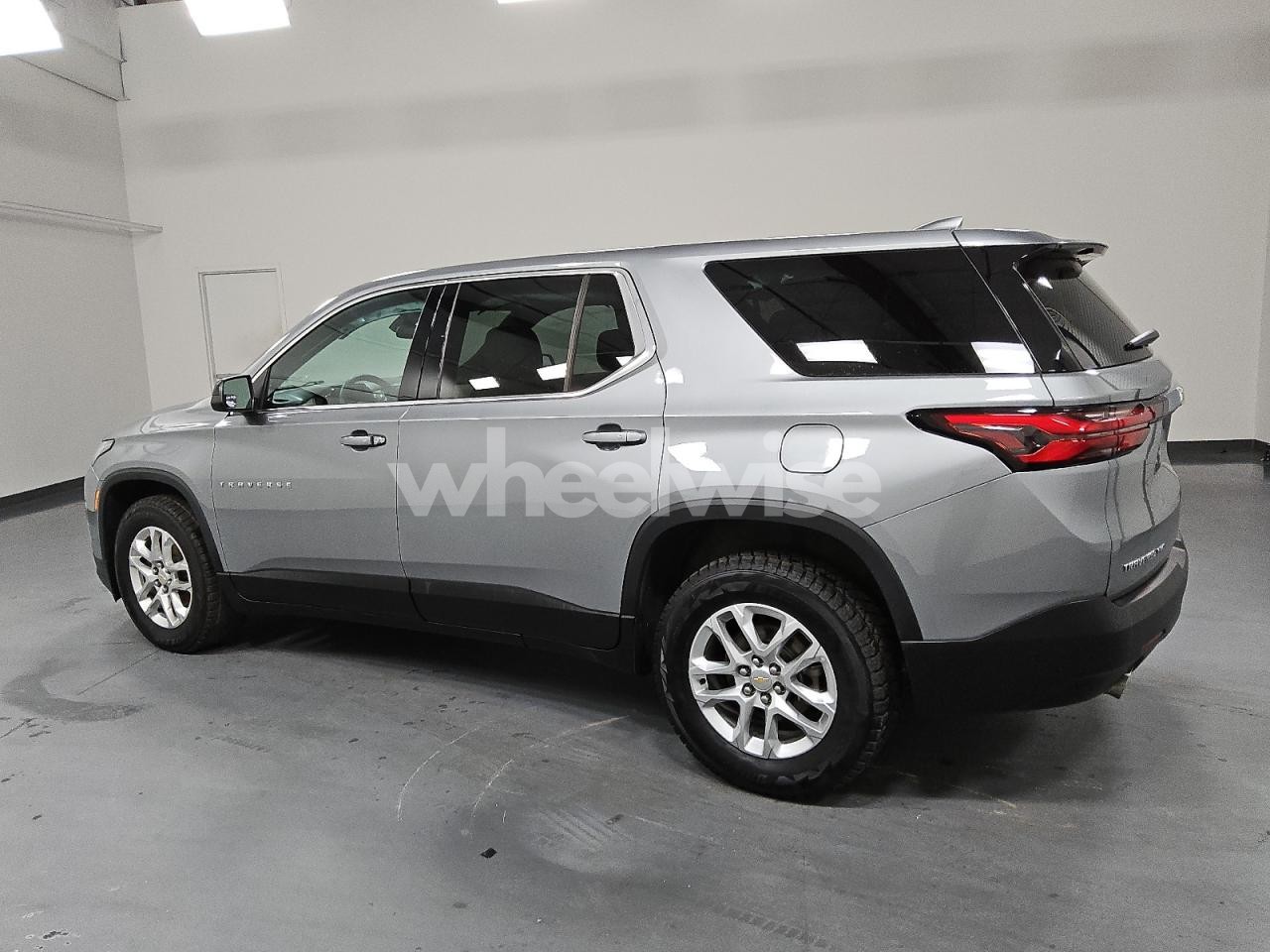 Photo 2 of 2023 CHEVROLET TRAVERSE LS (VIN 2HKRW2H26LH635125)
