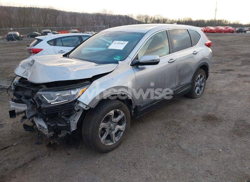 Photo 2 of 2018 Honda Cr-v (VIN 2HKRW2H83JH685885)