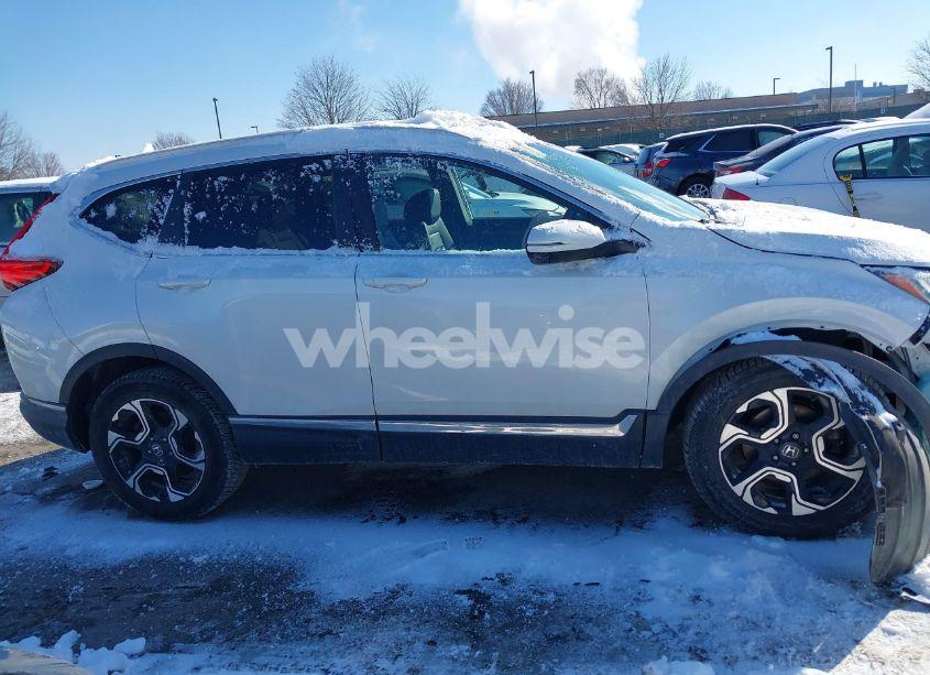Photo 13 of 2019 Honda Cr-v TOURING (VIN 2HKRW2H93KH654890)