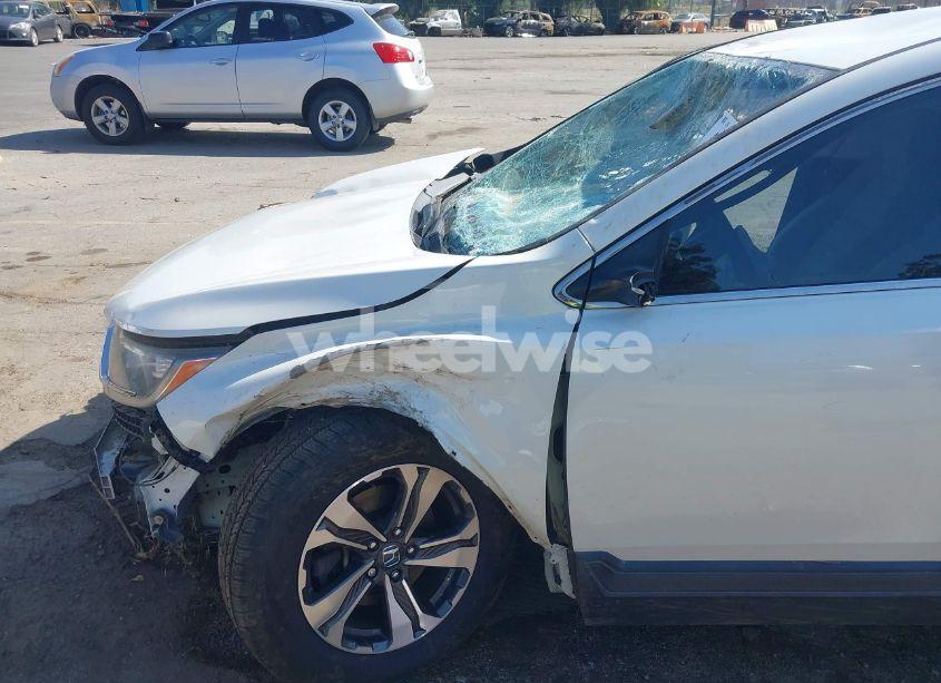 Photo 6 of 2018 Honda Cr-v LX (VIN 2HKRW5H36JH400957)