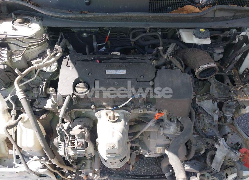 Photo 10 of 2019 Honda Cr-v LX (VIN 2HKRW5H37KH415825)