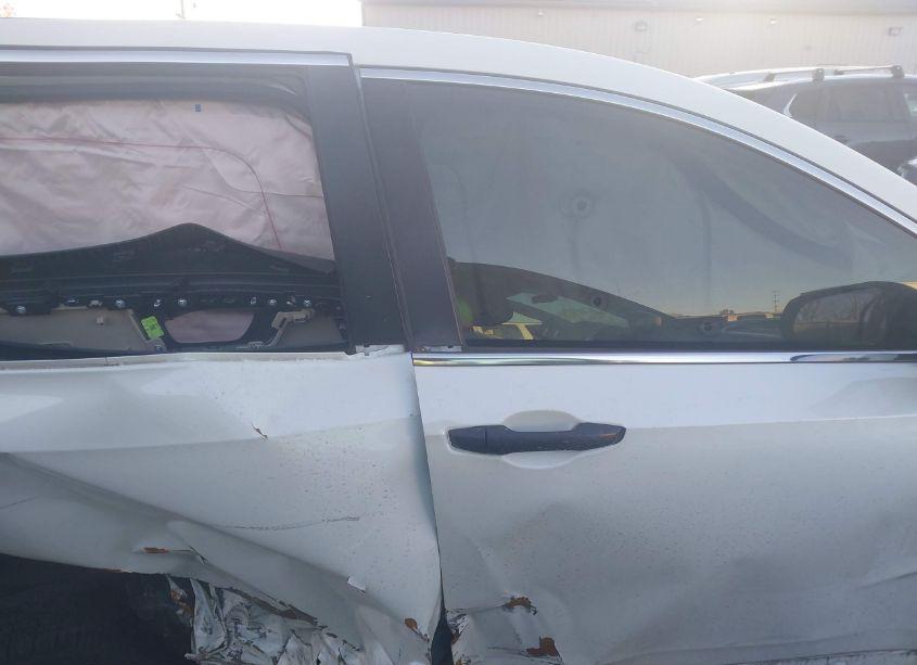 Photo 13 of 2018 Honda Cr-v LX (VIN 2HKRW6H30JH231623)