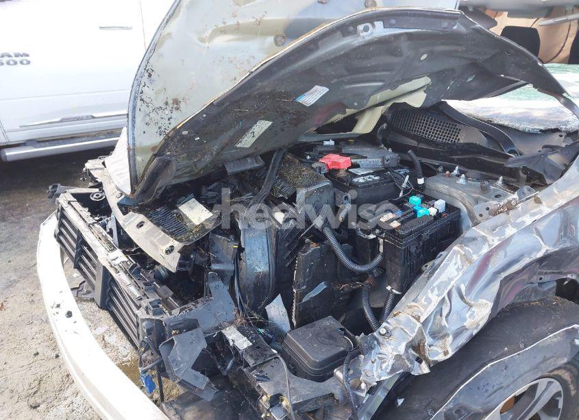 Photo 9 of 2018 Honda Cr-v LX (VIN 2HKRW6H39JH208955)