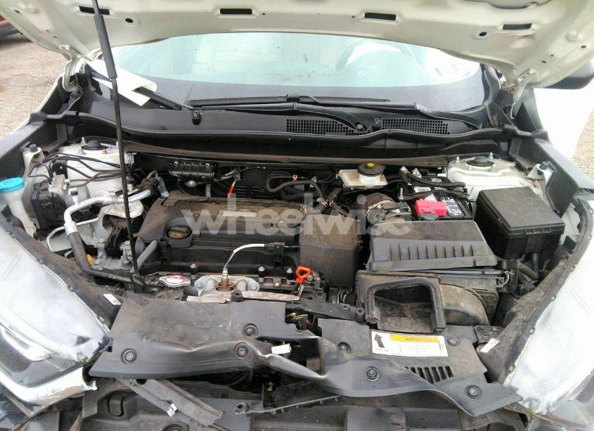 Photo 10 of 2018 Honda Cr-v LX (VIN 2HKRW6H3XJH208155)