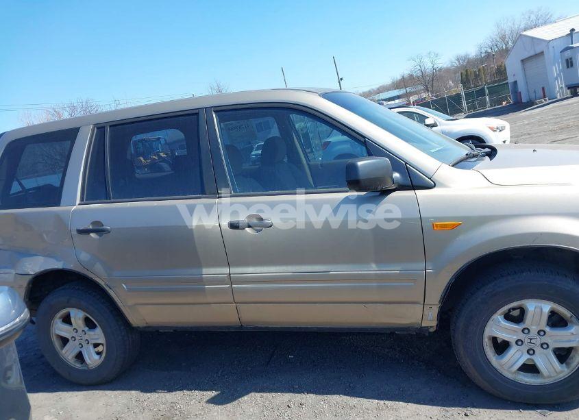 Photo 13 of 2006 Honda Pilot LX (VIN 2HKYF18106H545261)