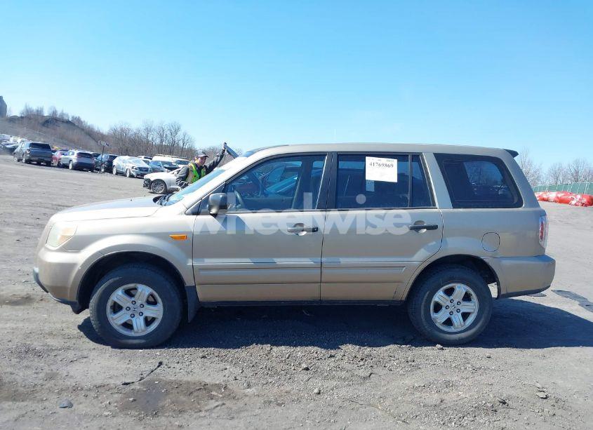Photo 14 of 2006 Honda Pilot LX (VIN 2HKYF18106H545261)