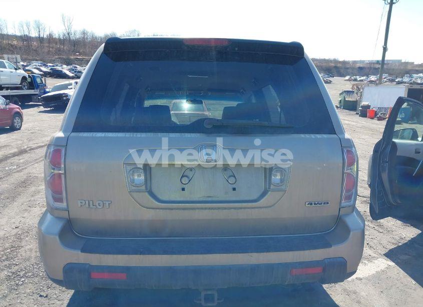 Photo 16 of 2006 Honda Pilot LX (VIN 2HKYF18106H545261)
