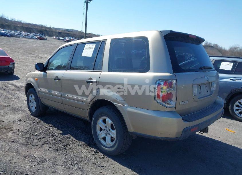 Photo 3 of 2006 Honda Pilot LX (VIN 2HKYF18106H545261)