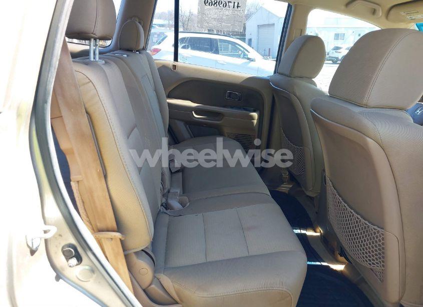 Photo 8 of 2006 Honda Pilot LX (VIN 2HKYF18106H545261)